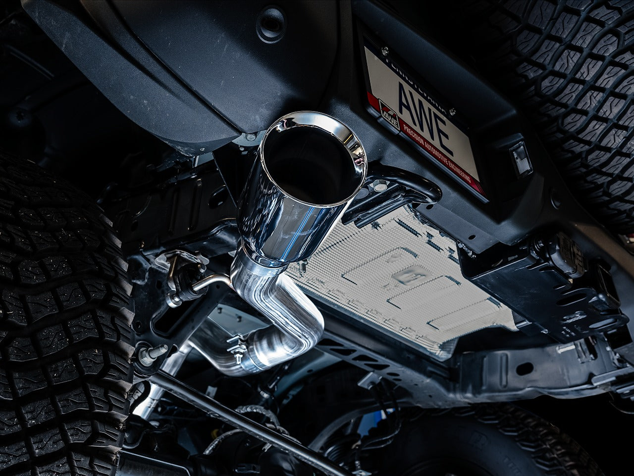 AWE Tuning 21-22 Ford Bronco 0FG Single Rear Exit Exhaust w/Diamond Black Tip & Bash Guard 3015-23789