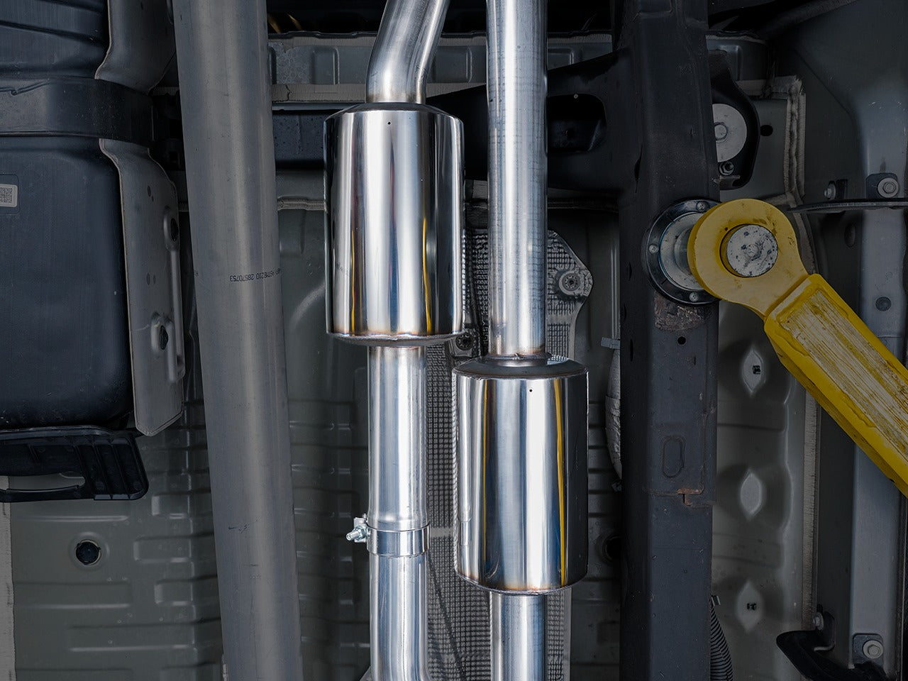 AWE Tuning 19-22 4th Gen GM 1500 6.2L 0FG Catback Split Rear Exit (w/ Bumper Cutouts) - Quad Diamond Tips 3015-43204