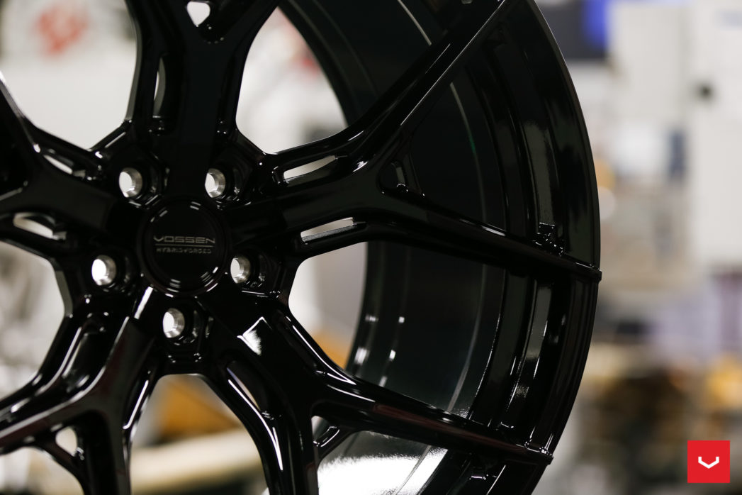 21x9 Vossen HF-5 Gloss Black (Hybrid Forged) 5x112 25mm