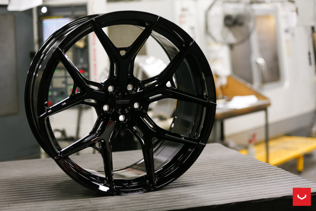 21x9 Vossen HF-5 Gloss Black (Hybrid Forged) 5x112 25mm