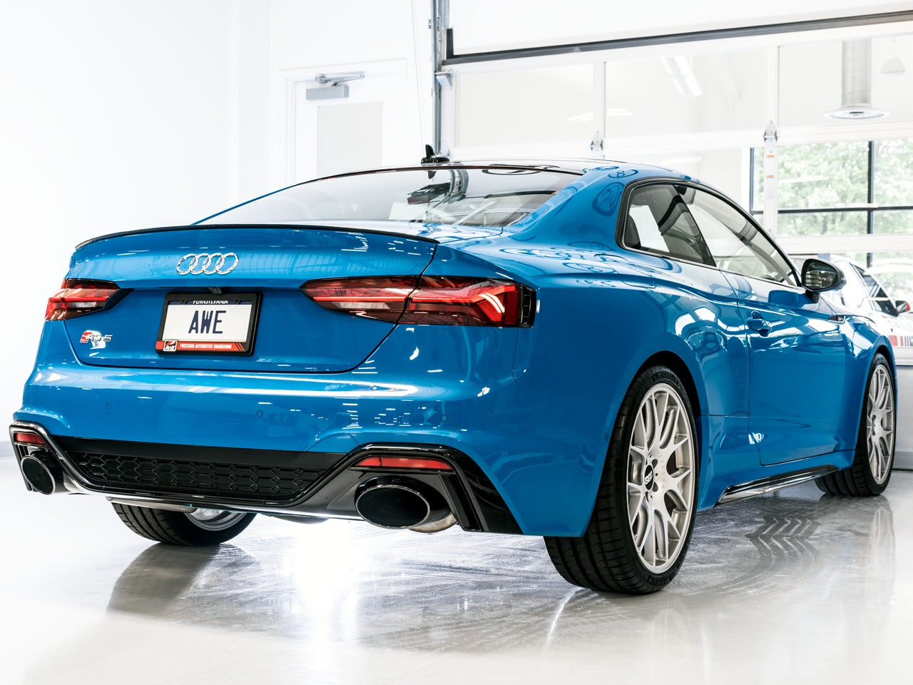 AWE Tuning 20-22 Audi B9.5 RS5 Sportback Non-Resonated Touring Edition Exhaust - RS-Style Diamond Blk Tips 3015-33321