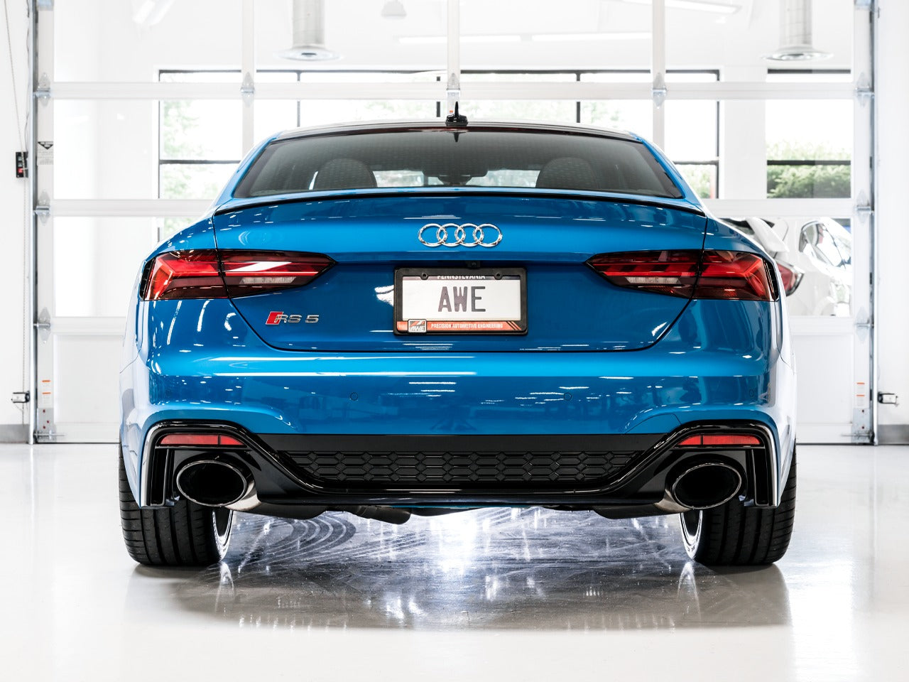 AWE Tuning 20-22 Audi B9.5 RS5 Sportback Non-Resonated Touring Edition Exhaust - RS-Style Diamond Blk Tips 3015-33321