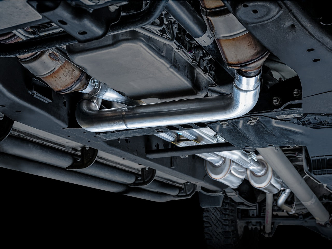 AWE Tuning 19-22 4th Gen GM 1500 6.2L 0FG Catback Split Rear Exit (w/ Bumper Cutouts) - Quad Diamond Tips 3015-43204